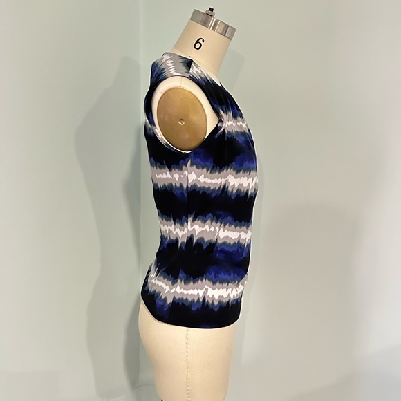 Calvin Klein Blue Grey Tie Dye Stripe Pleat Neck Sleeveless Blouse Tank in XS - Picture 6 of 6